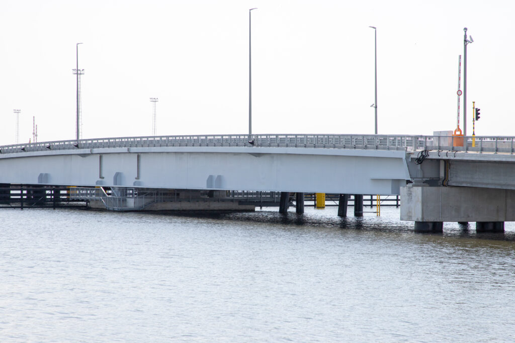 Verbindingsbrug Zeebrugge grootste beweegbare draaibrug Europa Noord-Zuid verbinding engineering #teamsbe #expertstplay