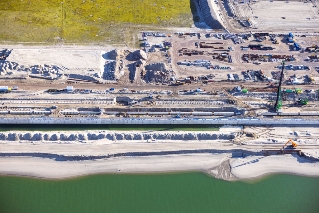 Port Rotterdam Amaliahaven -Aerial perspective of vibro pile and deep-sea quay wall