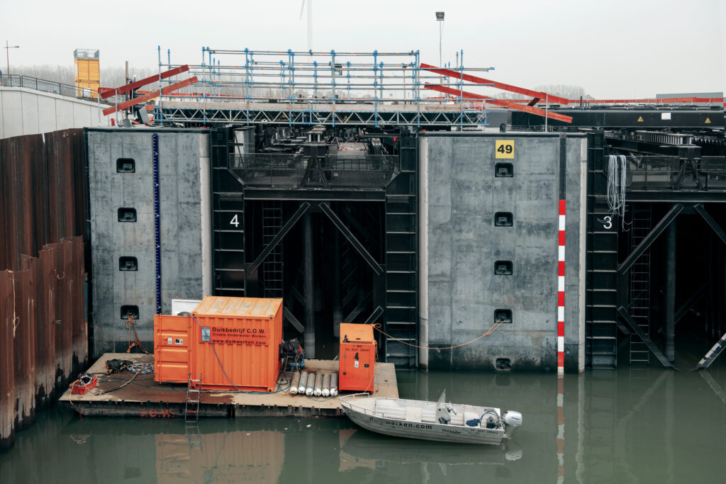 Prinses Beatrixsluis - Lekkanaal Nieuwegein - sluiskolk - sluisdeur